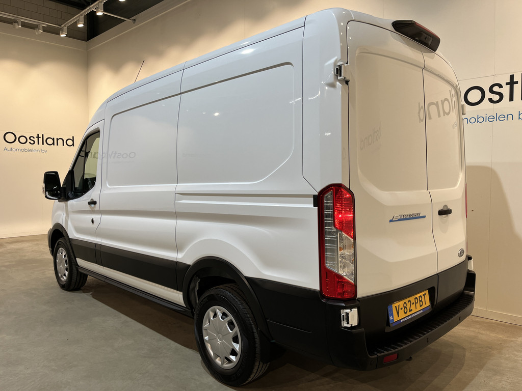 Ford E-Transit 390 (3500 kg) L2H2 Trend 68 kWh / 100% Elektrisch !! / Airco / Cruise Control / CarPlay / Camera / Navigatie / 3-Zits / 1.300 KM !! 19