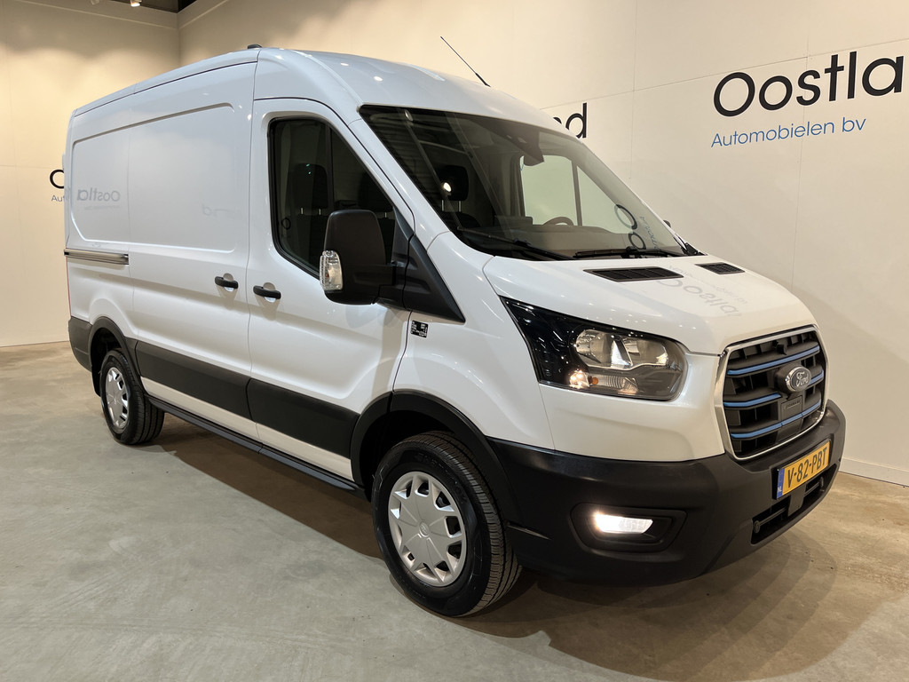 Ford E-Transit 390 (3500 kg) L2H2 Trend 68 kWh / 100% Elektrisch !! / Airco / Cruise Control / CarPlay / Camera / Navigatie / 3-Zits / 1.300 KM !! 20