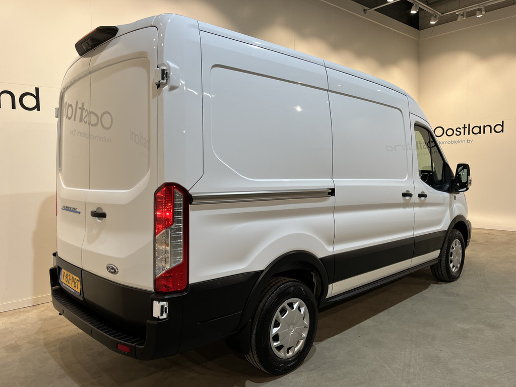 Ford E-Transit 390 (3500 kg) L2H2 Trend 68 kWh / 100% Elektrisch !! / Airco / Cruise Control / CarPlay / Camera / Navigatie / 3-Zits / 1.300 KM !! 21
