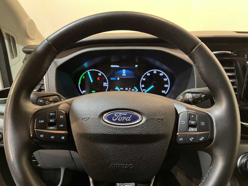 Ford E-Transit 390 (3500 kg) L2H2 Trend 68 kWh / 100% Elektrisch !! / Airco / Cruise Control / CarPlay / Camera / Navigatie / 3-Zits / 13.850 KM !! 11