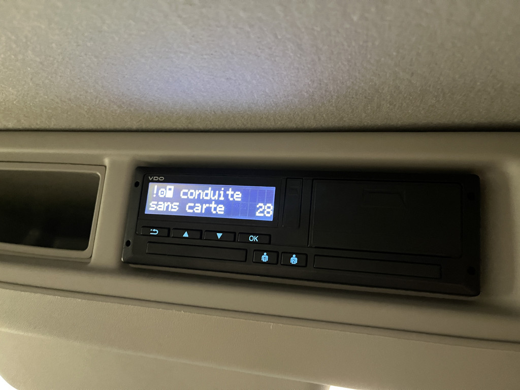 Ford E-Transit 390 (3500 kg) L2H2 Trend 68 kWh / 100% Elektrisch !! / Airco / Cruise Control / CarPlay / Camera / Navigatie / 3-Zits / 13.850 KM !! 15