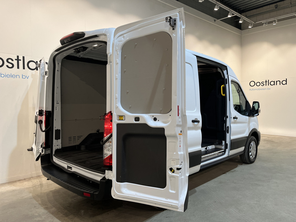Ford E-Transit 390 (3500 kg) L2H2 Trend 68 kWh / 100% Elektrisch !! / Airco / Cruise Control / CarPlay / Camera / Navigatie / 3-Zits / 13.850 KM !! 2