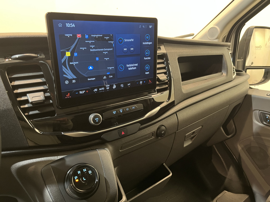 Ford E-Transit 390 (3500 kg) L2H2 Trend 68 kWh / 100% Elektrisch !! / Airco / Cruise Control / CarPlay / Camera / Navigatie / 3-Zits / 4.000 KM !! 7