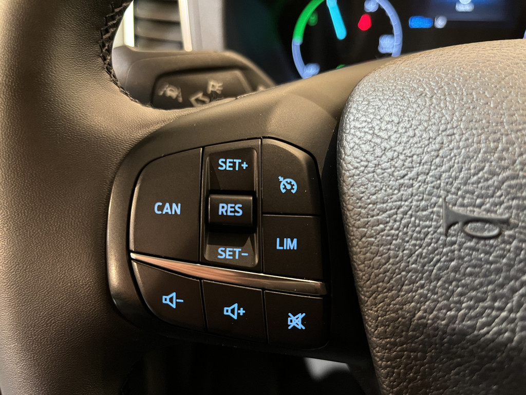 Ford E-Transit L2H2 Trend 68 kWh 184 PK / 100% Elektrisch !! / Airco / Cruise Control / CarPlay / Camera / Navigatie / 3-Zits / 11.750 KM !! 11