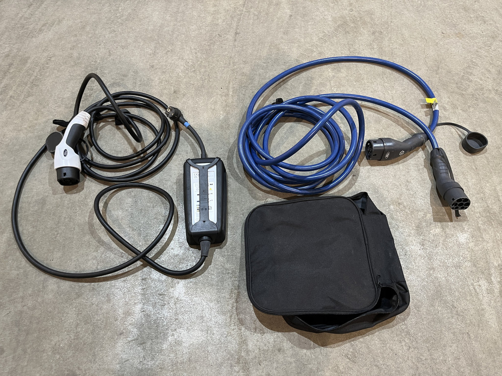 Ford E-Transit L2H2 Trend 68 kWh 184 PK / 100% Elektrisch !! / Airco / Cruise Control / CarPlay / Camera / Navigatie / 3-Zits / 11.750 KM !! 15