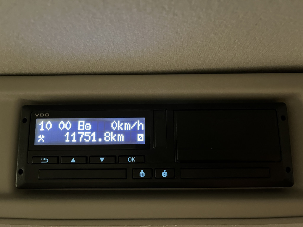 Ford E-Transit L2H2 Trend 68 kWh 184 PK / 100% Elektrisch !! / Airco / Cruise Control / CarPlay / Camera / Navigatie / 3-Zits / 11.750 KM !! 16