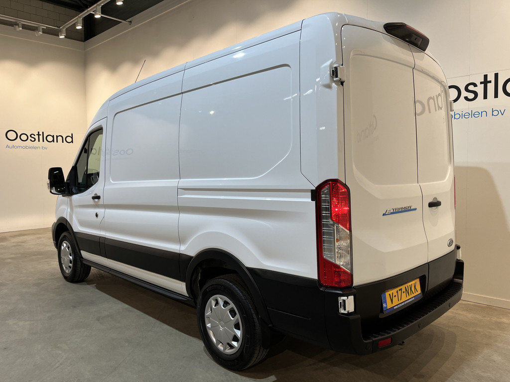 Ford E-Transit L2H2 Trend 68 kWh 184 PK / 100% Elektrisch !! / Airco / Cruise Control / CarPlay / Camera / Navigatie / 3-Zits / 11.750 KM !! 20