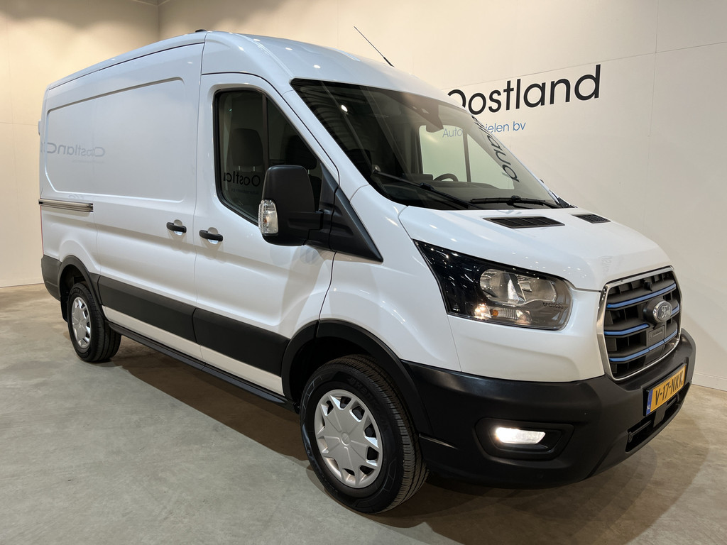 Ford E-Transit L2H2 Trend 68 kWh 184 PK / 100% Elektrisch !! / Airco / Cruise Control / CarPlay / Camera / Navigatie / 3-Zits / 11.750 KM !! 21