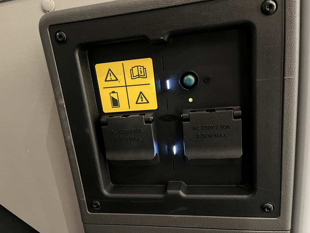 Ford E-Transit L2H2 Trend 68 kWh 184 PK / 100% Elektrisch !! / Airco / Cruise Control / CarPlay / Camera / Navigatie / 3-Zits / 17.000 KM !! 14