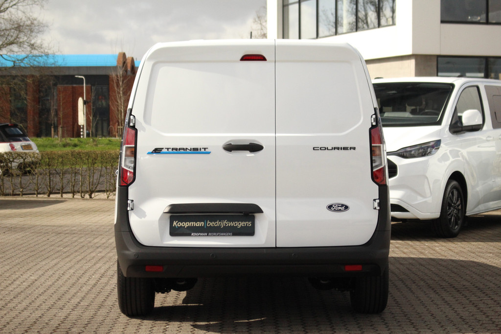 Ford E-Transit Courier Trend | 44kWh | 100kW/136pk | Rijbereik 293km | Winterpack | Camera | Cruise | Sync 4 13 | Carplay/Android | Lease 466,- p/m 7