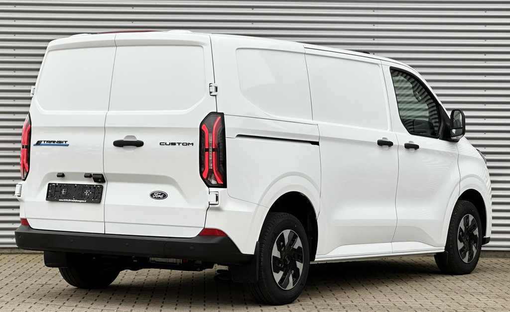 Ford E-Transit Cust. 320 L1H1 Trend 65 kWh Nieuw! Laadruimte pakket|Stoelverw|3zits 9