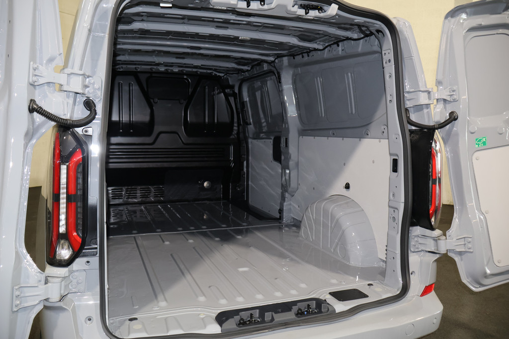 Ford E-Transit Cust. 320 L2 H1 Limited 65 kWh 218pk 2x Schuifdeur Trekhaak B&O Audio 13