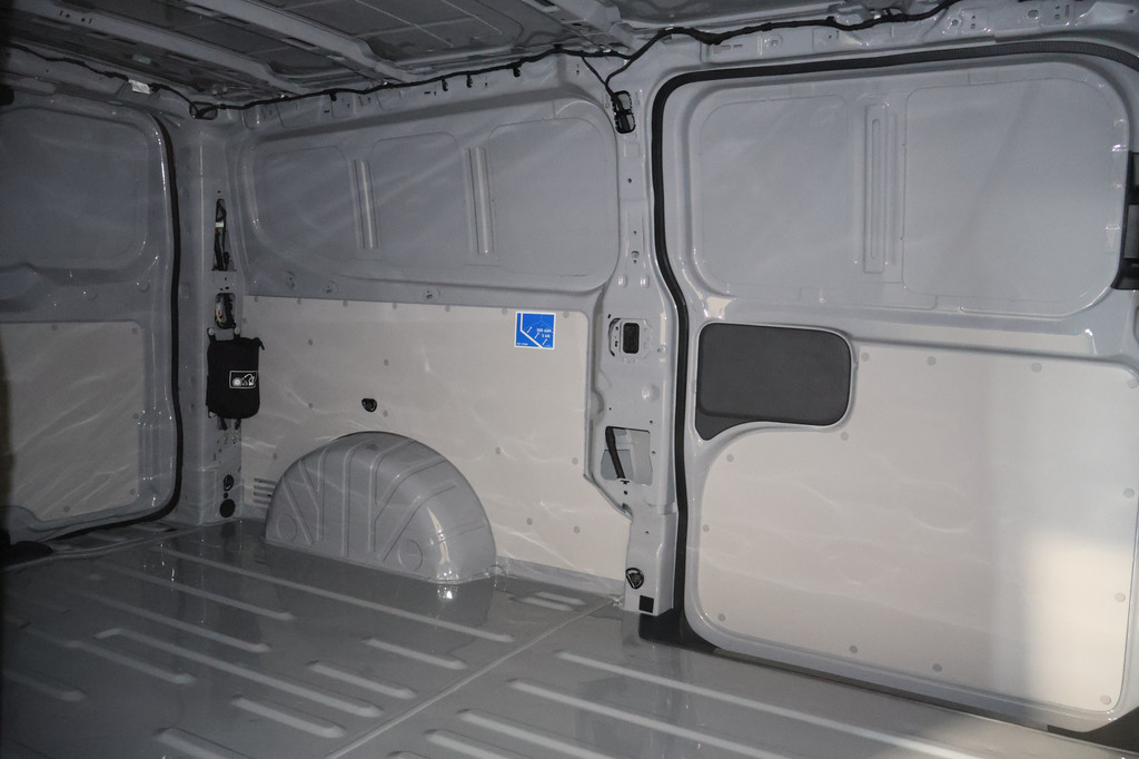 Ford E-Transit Cust. 320 L2 H1 Limited 65 kWh 218pk 2x Schuifdeur Trekhaak B&O Audio 15
