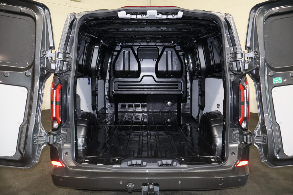 Ford E-Transit Cust. 320 L2 H1 Limited 65 kWh 218pk Trekhaak B&O Audio 12
