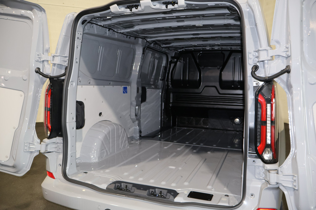 Ford E-Transit Cust. 320 L2 H1 Limited 65 kWh 218pk Trekhaak B&O Audio 13