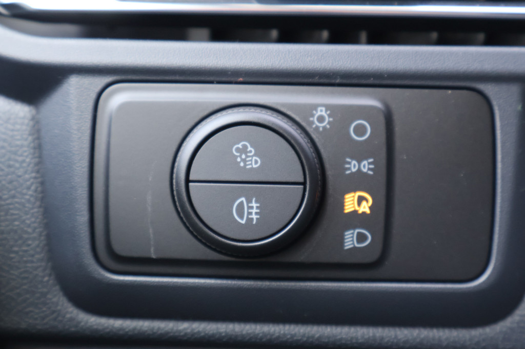 Ford E-Transit Cust. 320 L2 H1 Limited 65 kWh 218pk Trekhaak B&O Audio 14
