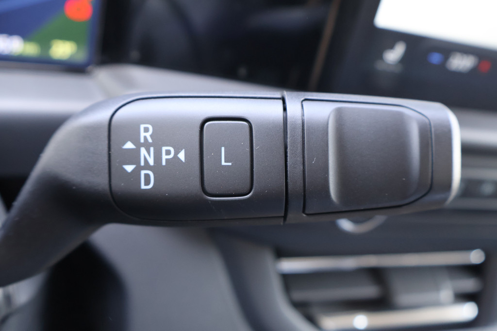 Ford E-Transit Cust. 320 L2 H1 Limited 65 kWh 218pk Trekhaak B&O Audio 18
