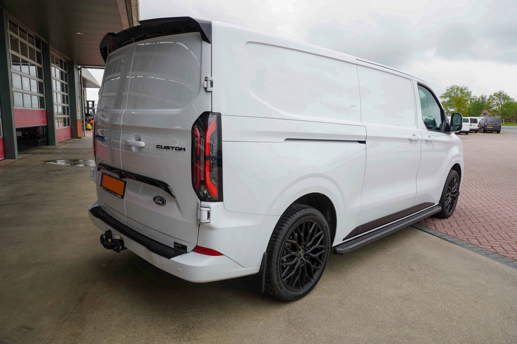 Ford E-Transit Cust. 320L L2H1 Limited 65 kWh 160KW/218PK Automaat met POWERPACK Nr. V029 | Airco | Cruise | Apple CP| 20LM velgen | Trekhaak | Spoilers DEMO 4