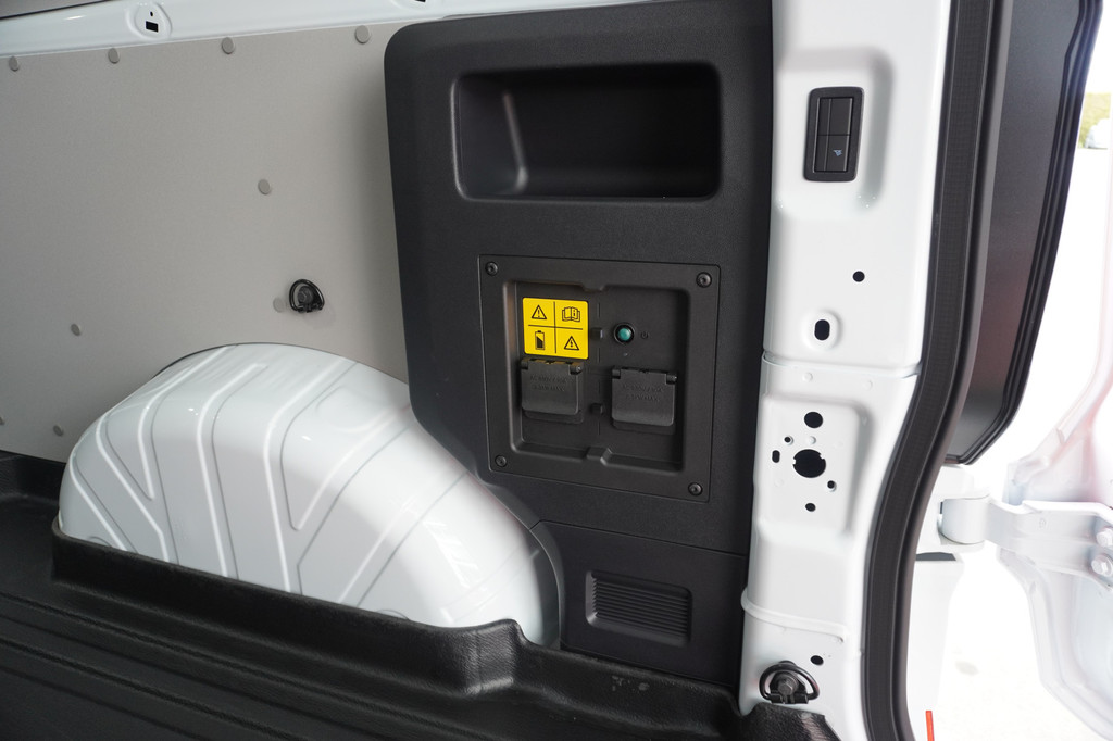 Ford E-Transit Cust. 320L L2H1 Limited 65 kWh 160KW/218PK Automaat met POWERPACK Nr. V044 | Airco | Cruise | Apple CP- Android auto | Trekhaak 13