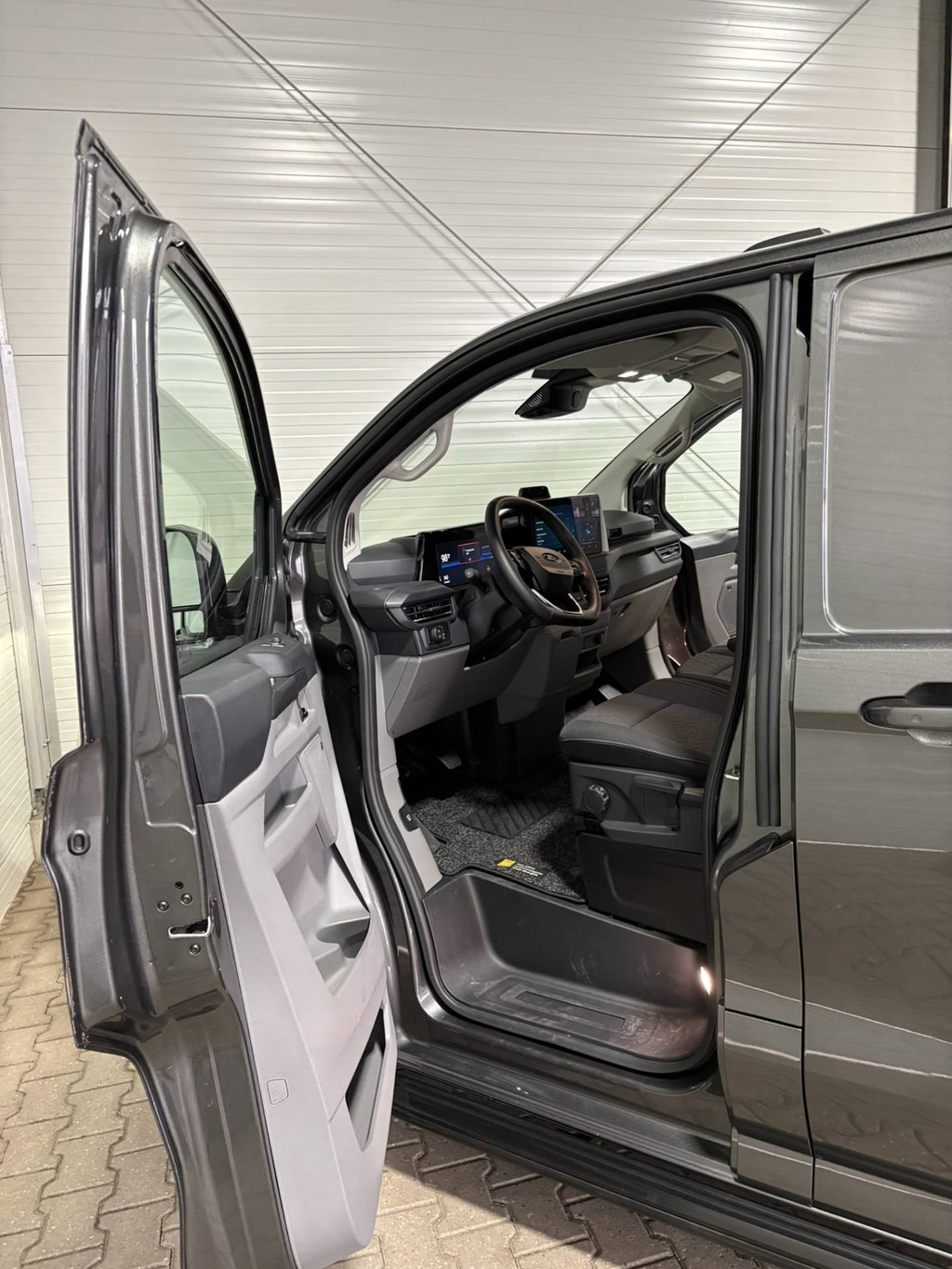 Ford E-Transit Cust. 340 L2H1 Limited 71 kWh 218Pk Dubbele schuifdeur VVB499 Prijs zoals getoond 16