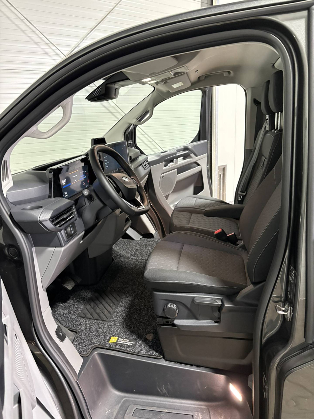 Ford E-Transit Cust. 340 L2H1 Limited 71 kWh 218Pk Dubbele schuifdeur VVB499 Prijs zoals getoond 19