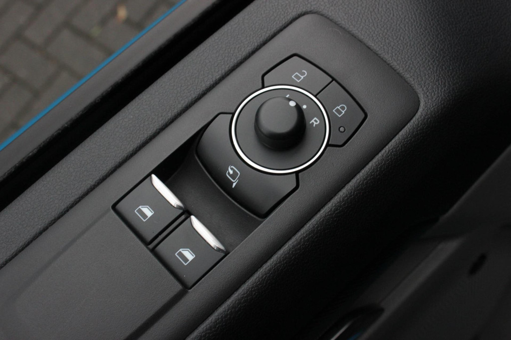 Ford E-Transit Cust. L2H1 Limited 65 kWh 218PK / JB-EDIITON / CAMERA / 328KM RANGE / APPLE CARPLAY / DRIVERS-PACK / FULL OPTIONS 18