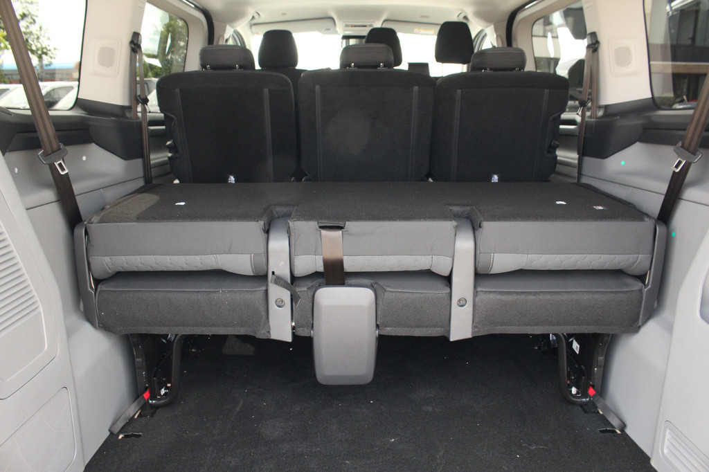 Ford E-Transit Custom 320 L1H1 Kombi | 9 persoons | Limited | 71kWh | 100kW/136pk | Trekgewicht 2300kg | Camera | Carplay/Android | Cruise | Lease 771,- p/m 10