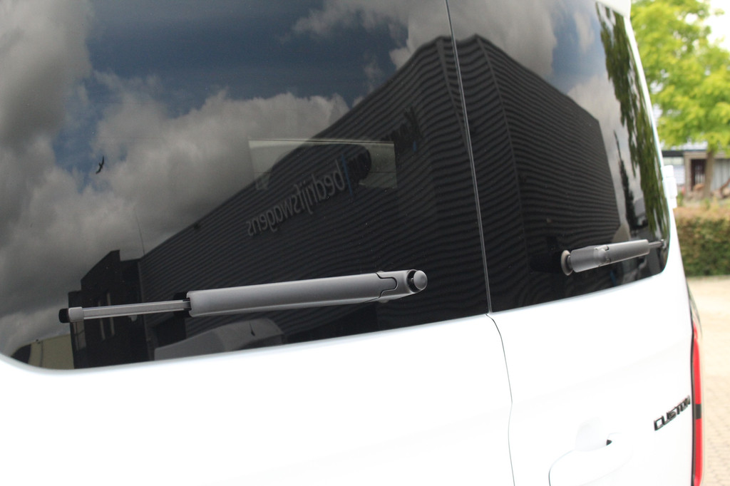 Ford E-Transit Custom 320 L1H1 Kombi | 9 persoons | Limited | 71kWh | 100kW/136pk | Trekgewicht 2300kg | Camera | Carplay/Android | Cruise | Lease 771,- p/m 13