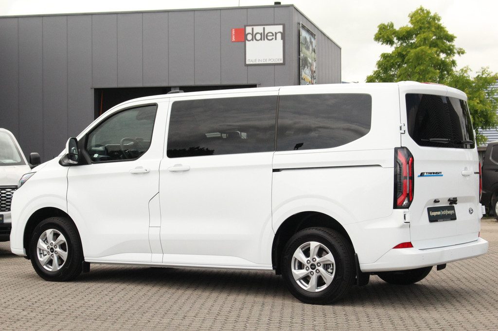 Ford E-Transit Custom 320 L1H1 Kombi | 9 persoons | Limited | 71kWh | 100kW/136pk | Trekgewicht 2300kg | Camera | Carplay/Android | Cruise | Lease 771,- p/m 14
