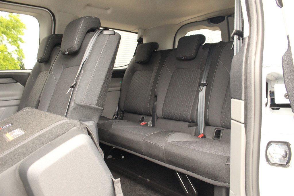 Ford E-Transit Custom 320 L1H1 Kombi | 9 persoons | Limited | 71kWh | 100kW/136pk | Trekgewicht 2300kg | Camera | Carplay/Android | Cruise | Lease 771,- p/m 20