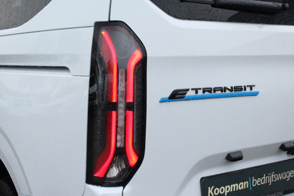 Ford E-Transit Custom 320 L1H1 Kombi | 9 persoons | Trend | 65kWh | 160kW/218pk | Trekgewicht 2300kg | Camera | Carplay/Android | Cruise | Lease 806,- p/m 14