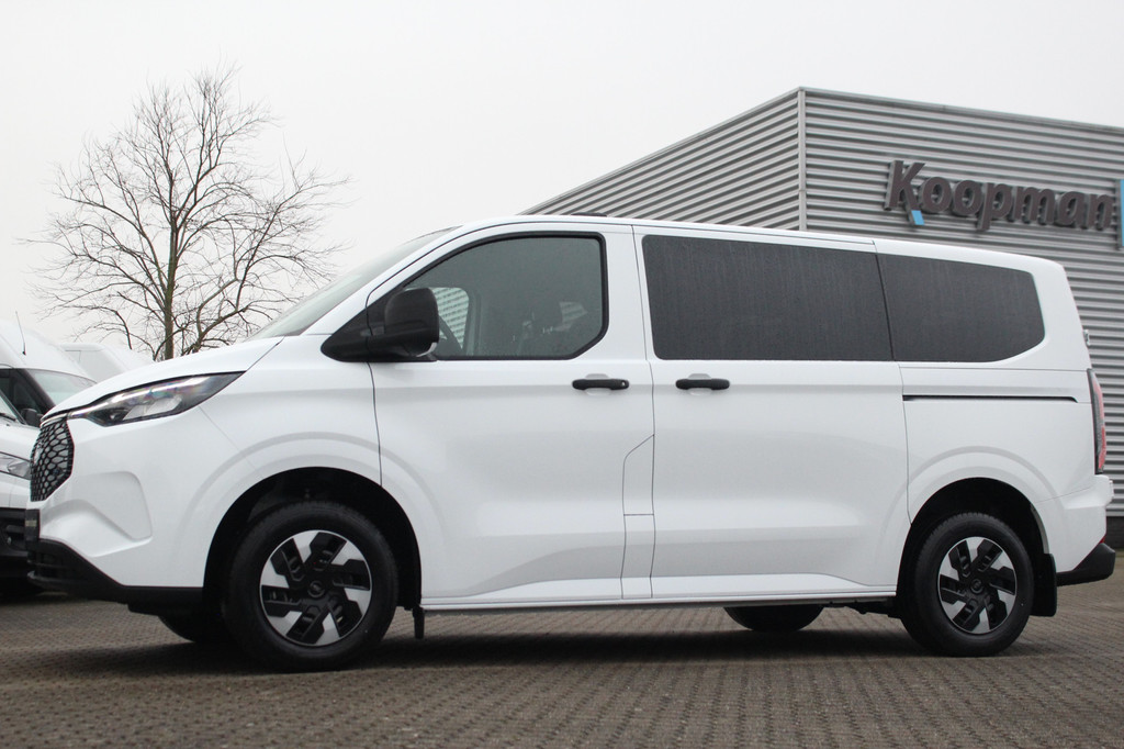 Ford E-Transit Custom 320 L1H1 Kombi | 9 persoons | Trend | 65kWh | 160kW/218pk | Trekgewicht 2300kg | Camera | Carplay/Android | Cruise | Lease 806,- p/m 18