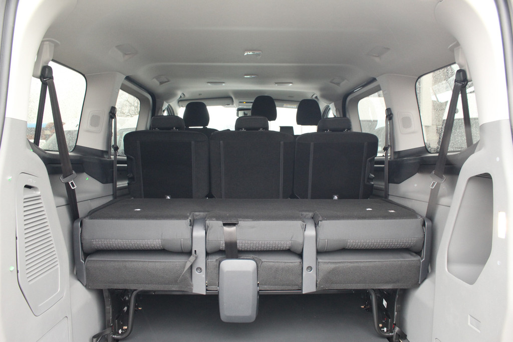 Ford E-Transit Custom 320 L1H1 Kombi | 9 persoons | Trend | 65kWh | 160kW/218pk | Trekgewicht 2300kg | Camera | Carplay/Android | Cruise | Lease 824,- p/m 11