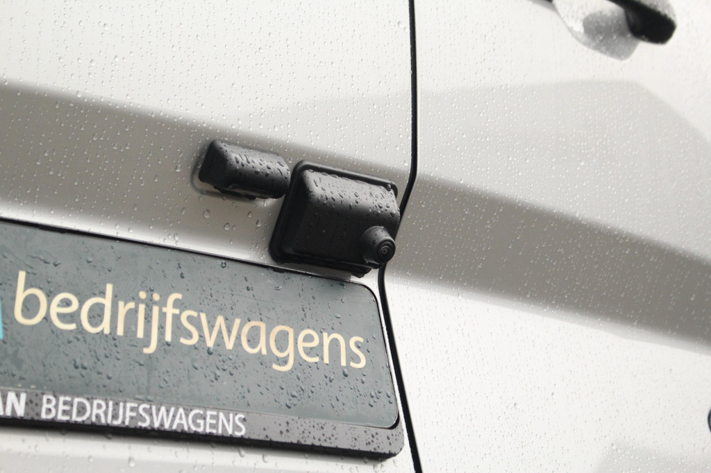 Ford E-Transit Custom 320 L1H1 Kombi | 9 persoons | Trend | 65kWh | 160kW/218pk | Trekgewicht 2300kg | Camera | Carplay/Android | Cruise | Lease 824,- p/m 13
