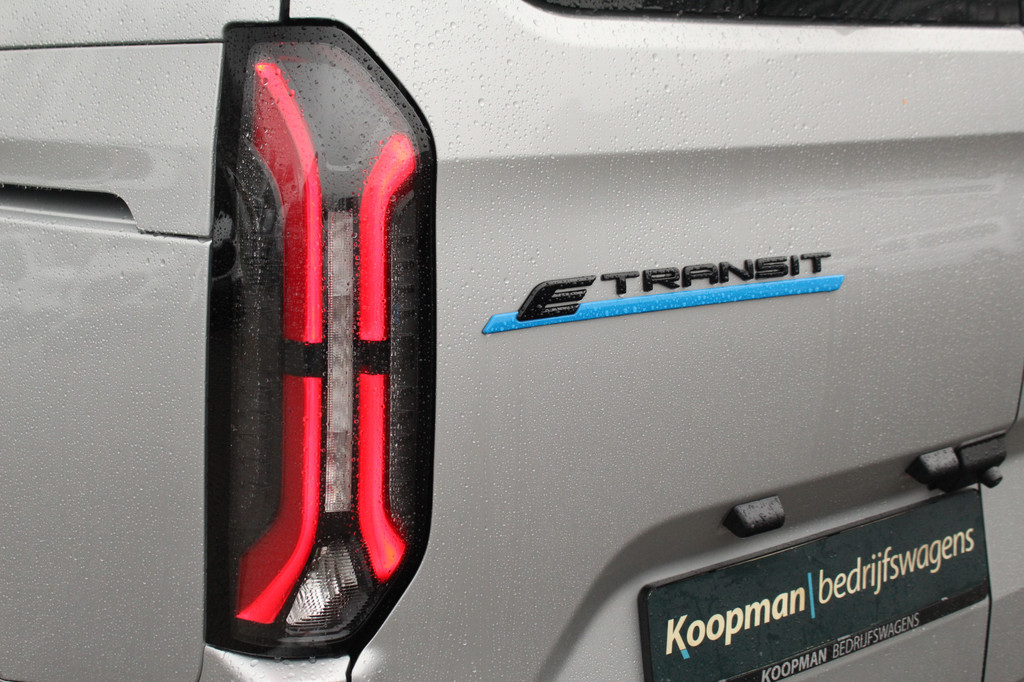 Ford E-Transit Custom 320 L1H1 Kombi | 9 persoons | Trend | 65kWh | 160kW/218pk | Trekgewicht 2300kg | Camera | Carplay/Android | Cruise | Lease 824,- p/m 14