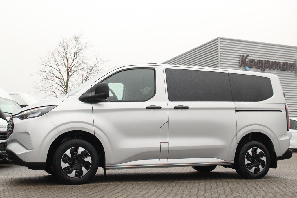 Ford E-Transit Custom 320 L1H1 Kombi | 9 persoons | Trend | 65kWh | 160kW/218pk | Trekgewicht 2300kg | Camera | Carplay/Android | Cruise | Lease 824,- p/m 18