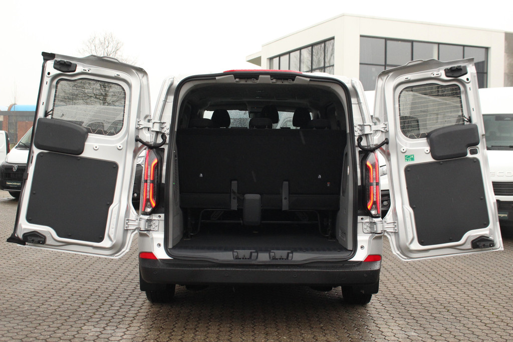Ford E-Transit Custom 320 L1H1 Kombi | 9 persoons | Trend | 65kWh | 160kW/218pk | Trekgewicht 2300kg | Camera | Carplay/Android | Cruise | Lease 824,- p/m 9