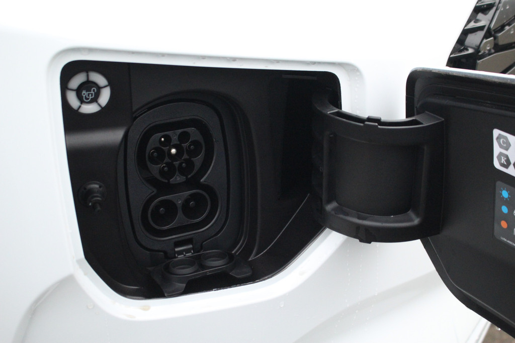 Ford E-Transit Custom 320 L1H1 Limited | 65kWh | 160kW/218pk | Pro Power | Camera | Carplay/Android | Cruise | Lease 681,- p/m 5