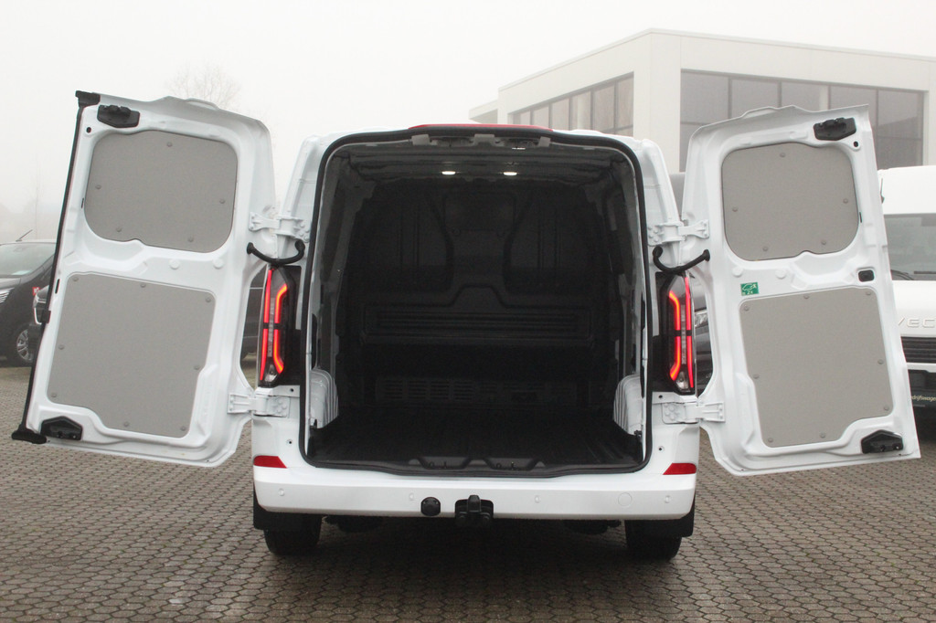 Ford E-Transit Custom 320 L1H1 Limited | 65kWh | 160kW/218pk | Pro Power | Camera | Carplay/Android | Cruise | Lease 681,- p/m 9