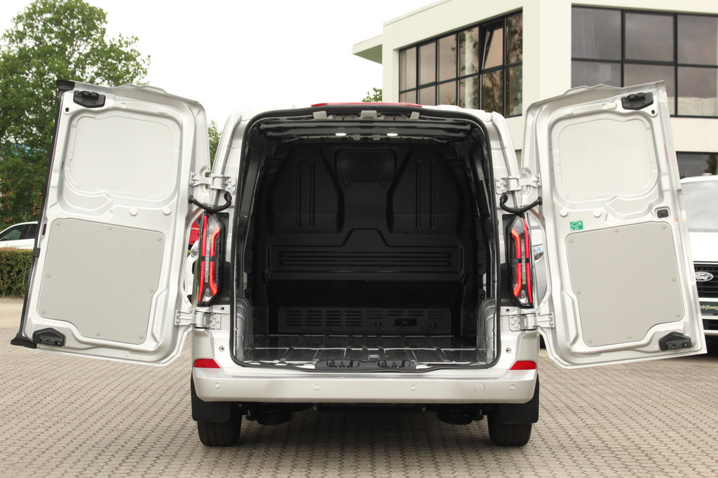 Ford E-Transit Custom 320 L1H1 Limited | 71kWh | 160kW/218pk | Trekgewicht 2300kg | Camera | Carplay/Android | Cruise | Lease 717,- p/m 9