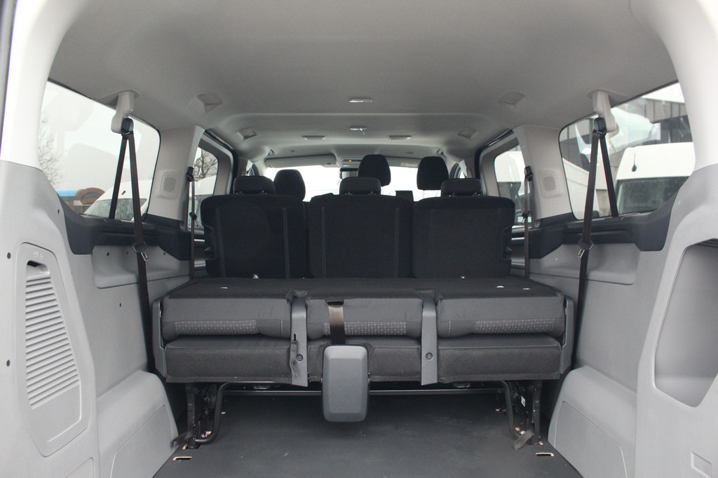 Ford E-Transit Custom 320 L2H1 Kombi | 9 persoons | Trend | 65kWh | 160kW/218pk | Trekgewicht 2300kg | Camera | Carplay/Android | Cruise | Lease 824,- p/m 11