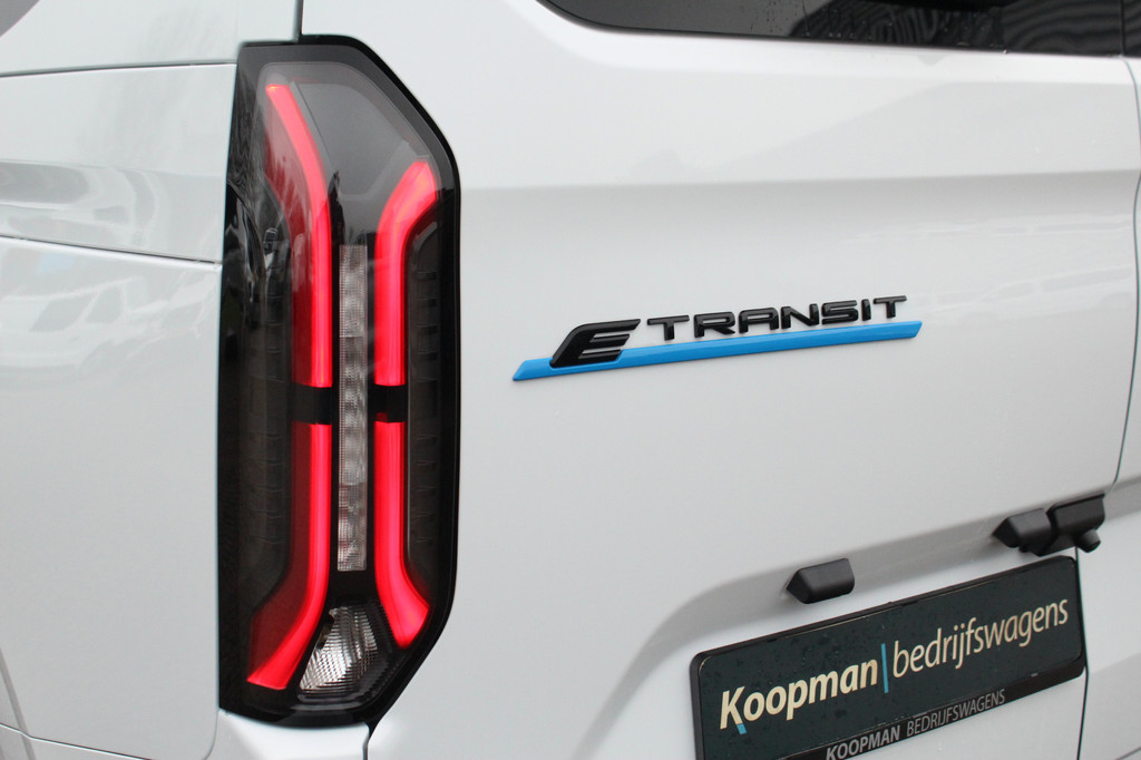 Ford E-Transit Custom 320 L2H1 Kombi | 9 persoons | Trend | 65kWh | 160kW/218pk | Trekgewicht 2300kg | Camera | Carplay/Android | Cruise | Lease 824,- p/m 13