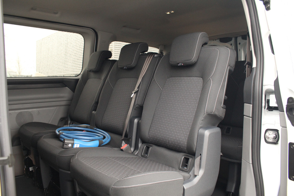 Ford E-Transit Custom 320 L2H1 Kombi | 9 persoons | Trend | 65kWh | 160kW/218pk | Trekgewicht 2300kg | Camera | Carplay/Android | Cruise | Lease 824,- p/m 20