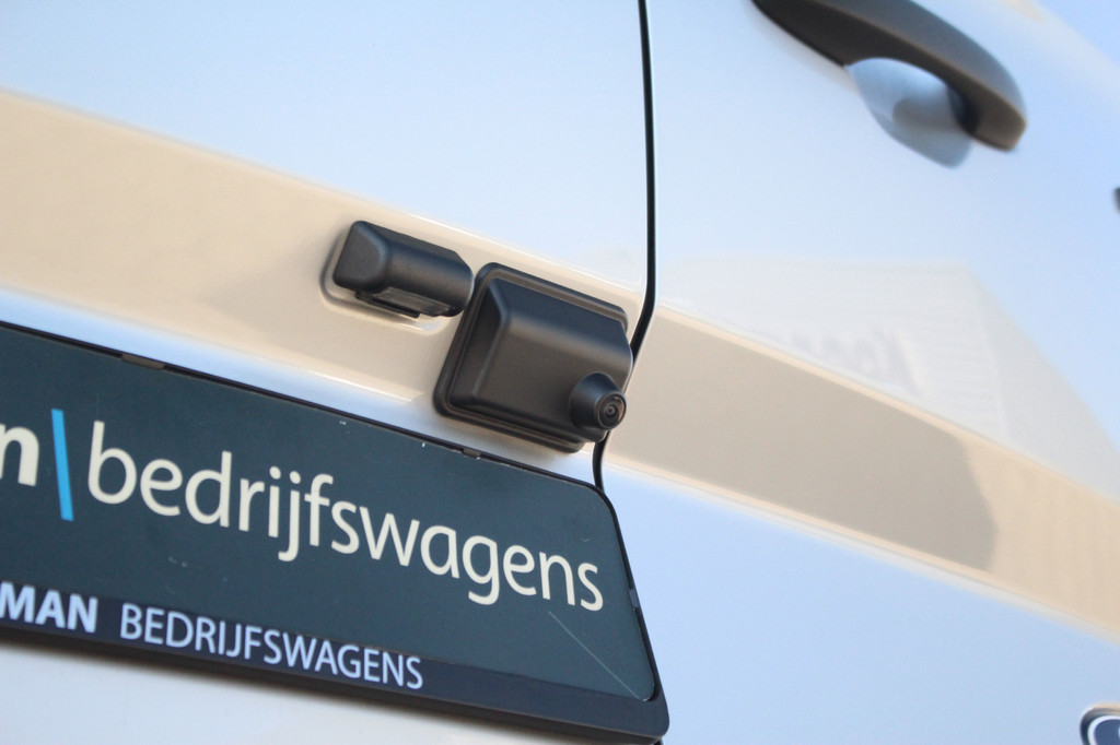 Ford E-Transit Custom 320 L2H1 Limited 71 kWh 218pk DC Automaat | L+R Zijdeur | Keyless | Carplay/Android | Stoel + stuurverw | Lease 717,- p/m 10
