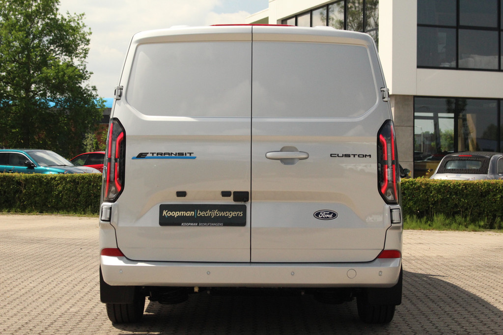 Ford E-Transit Custom 320 L2H1 Limited DC | 71 kWh | 160kW/218pk | Trekgewicht 2300kg | Camera | Carplay/Android | Cruise | Lease 788,- p/m 8