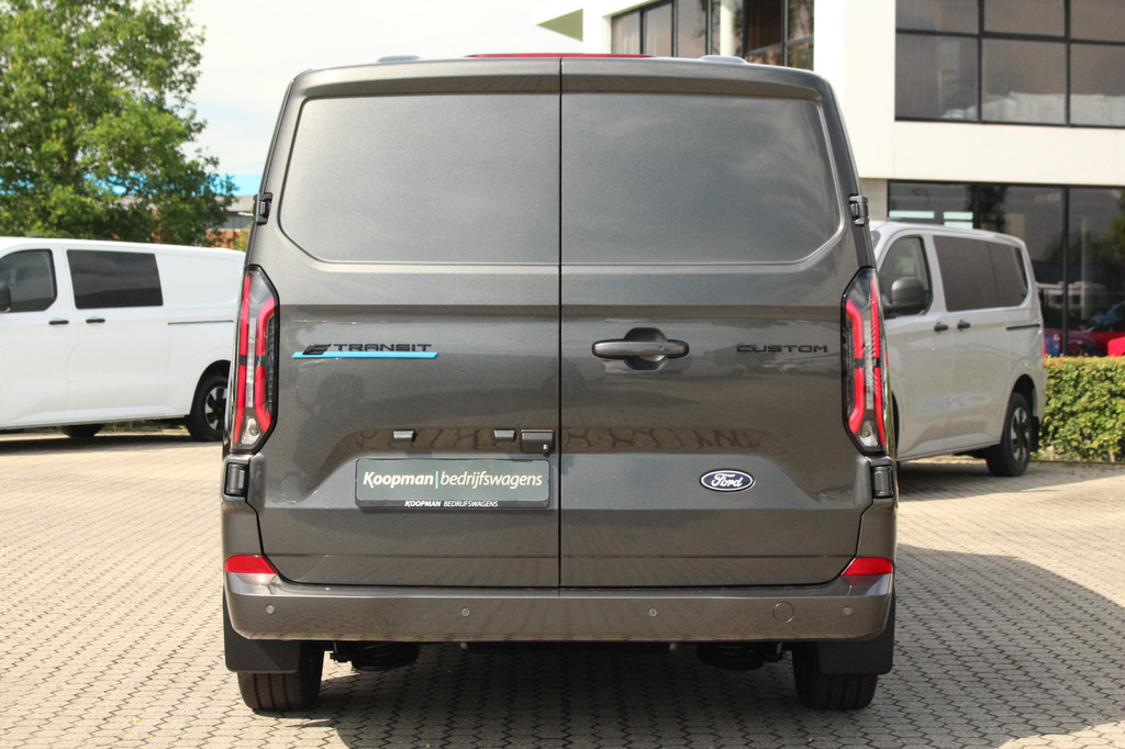 Ford E-Transit Custom 320 L2H1 Limited DC | 71 kWh | 160kW/218pk | Trekgewicht 2300kg | Camera | Carplay/Android | Cruise | Lease 788,- p/m 8