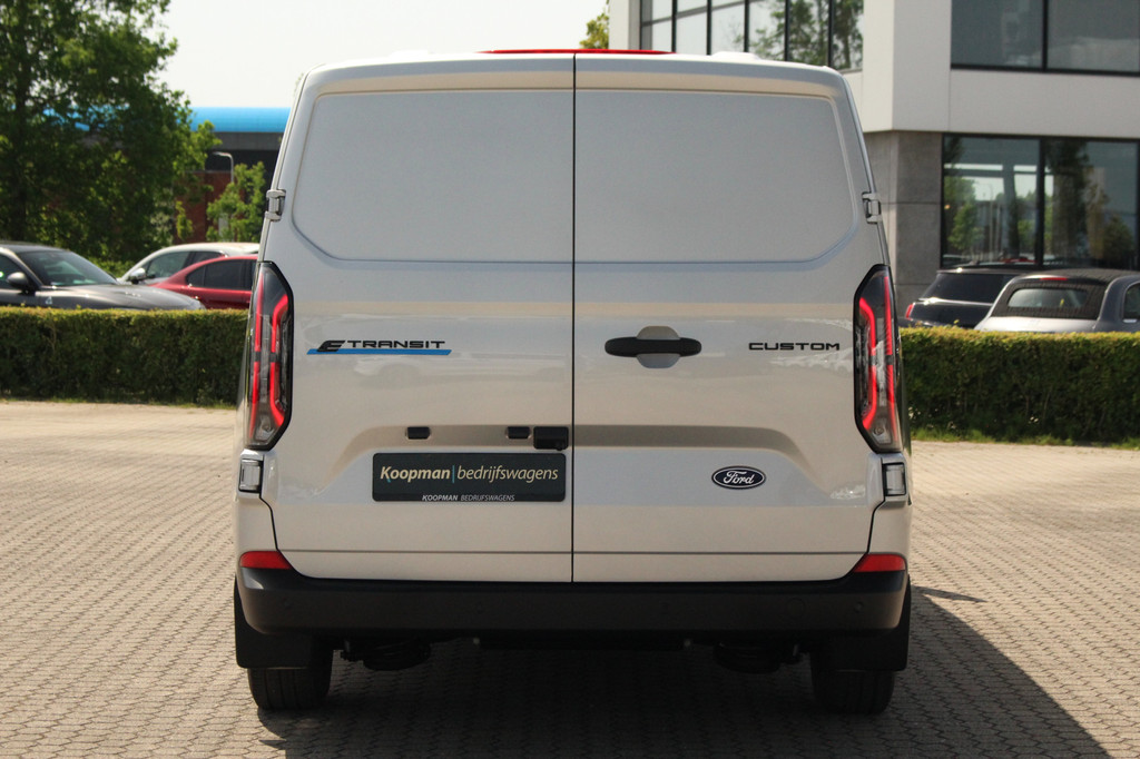 Ford E-Transit Custom 320 L2H1 Trend | 71 kWh | 160kW/218pk | Stoelverwarming | Camera | Carplay/Android | Cruise | Lease 681,- p/m 8