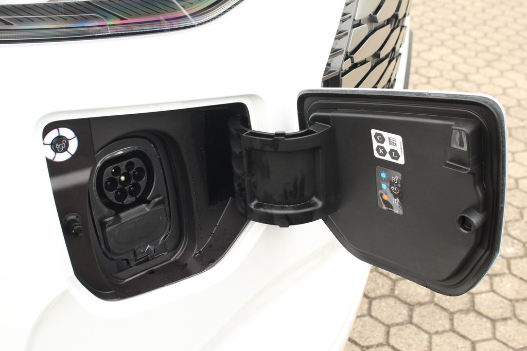 Ford E-Transit Custom 340 L2H1 Limited | 65kWh | 160kW/218pk | Trekhaak 2300kg | Pro-Power | Camera | Carplay/Android | Cruise | Lease 717,- p/m 5