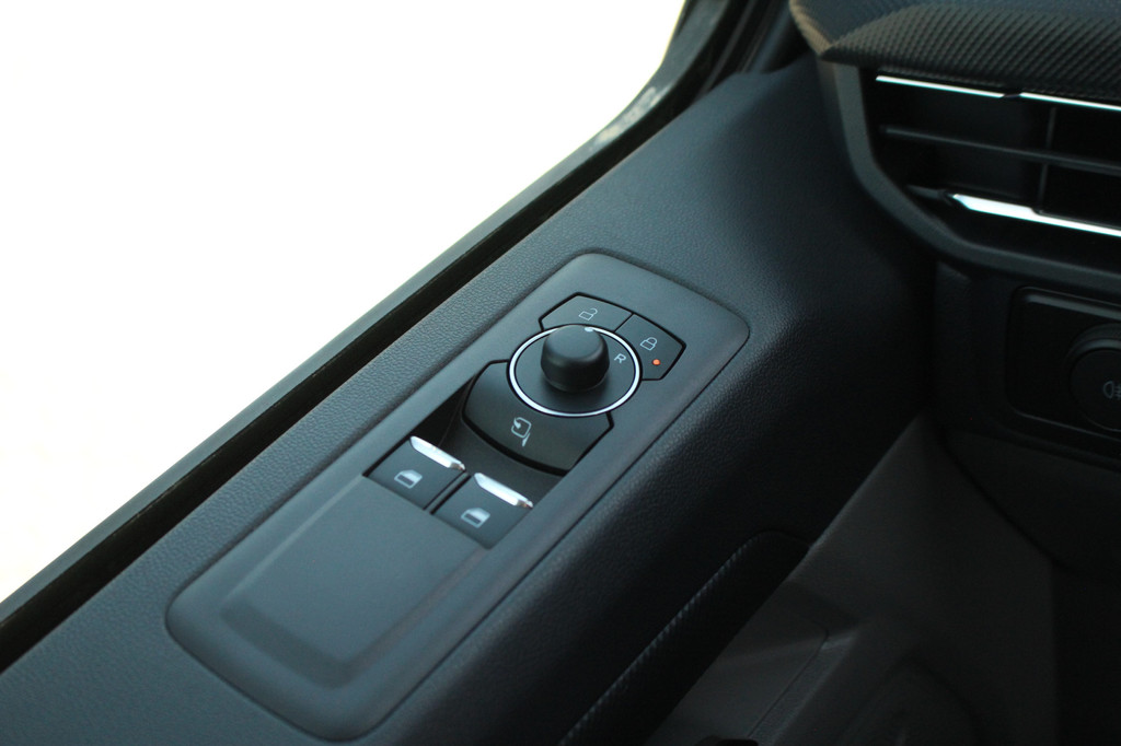 Ford E-Transit Custom 340 L2H1 Limited | 71 kWh | 160kW/218pk | Driver Assist | Adap. Cruise | Camera | Carplay/Android | Lease 771,- p/m 21