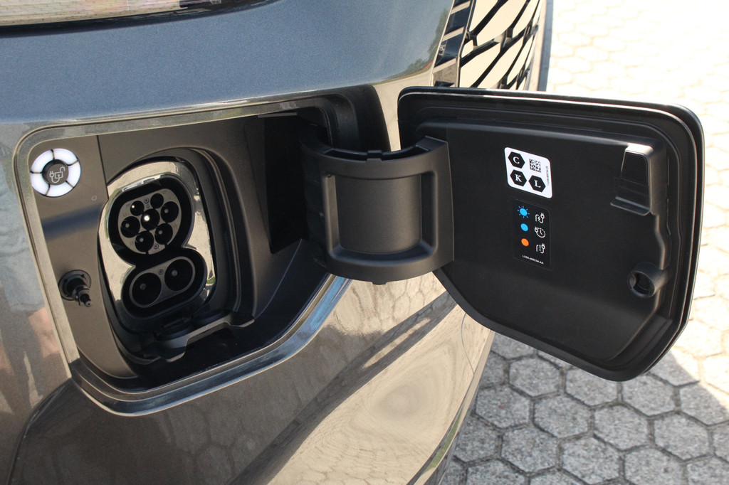 Ford E-Transit Custom 340 L2H1 Limited | 71 kWh | 160kW/218pk | L+R Schuifdeur | Stoel + Stuurverwarming | Camera | Carplay/Android | Cruise | Lease 753,- p/m 5